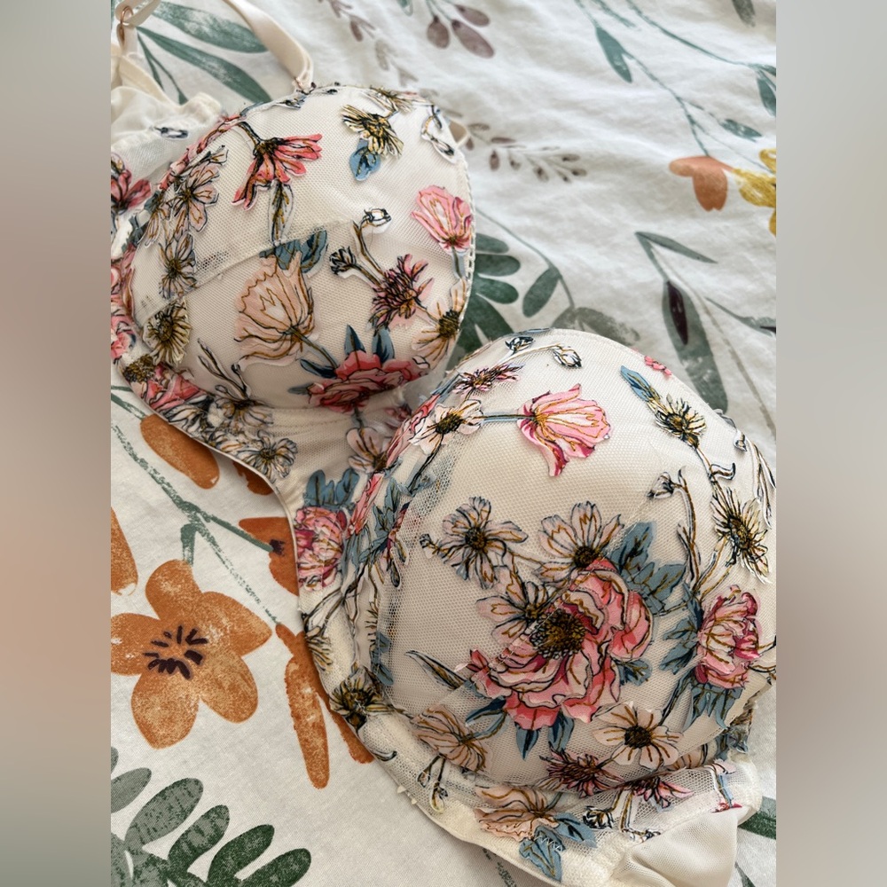 Floral Victoria’s Secret Dream Angels Bra